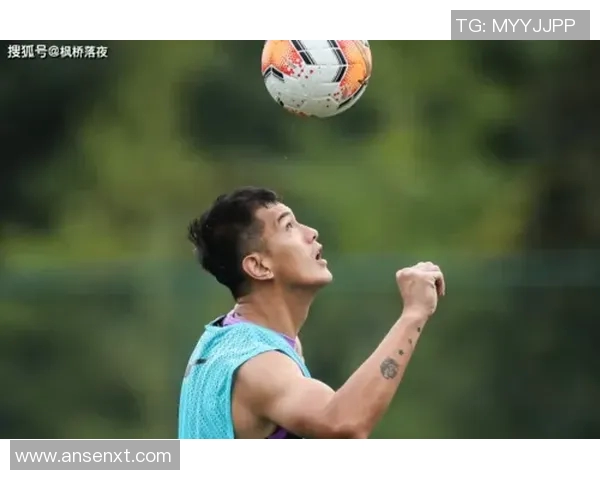从对立到热爱他是我心中的足球明星转变之旅